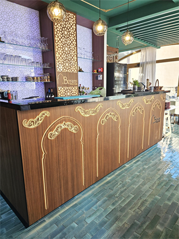 Cocktails : « Cocktails et apéritifs au restaurant tunisien Le Bizerte à Ollioules - Salle et bar du restaurant Le Bizerte à Ollioules